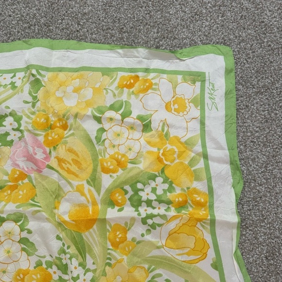 VTG Avon Floral Scarf Bright Colorful 90's Girly Dainty Burst of Spring - Picture 7 of 8